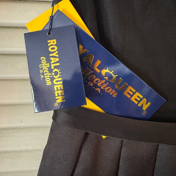 NWT GORGEOUS BLK SHEER FLORAL ILLUSION GOWN SZ 4, 64” LONG W/BUILT IN CRINOLINE - Picture 9 of 10